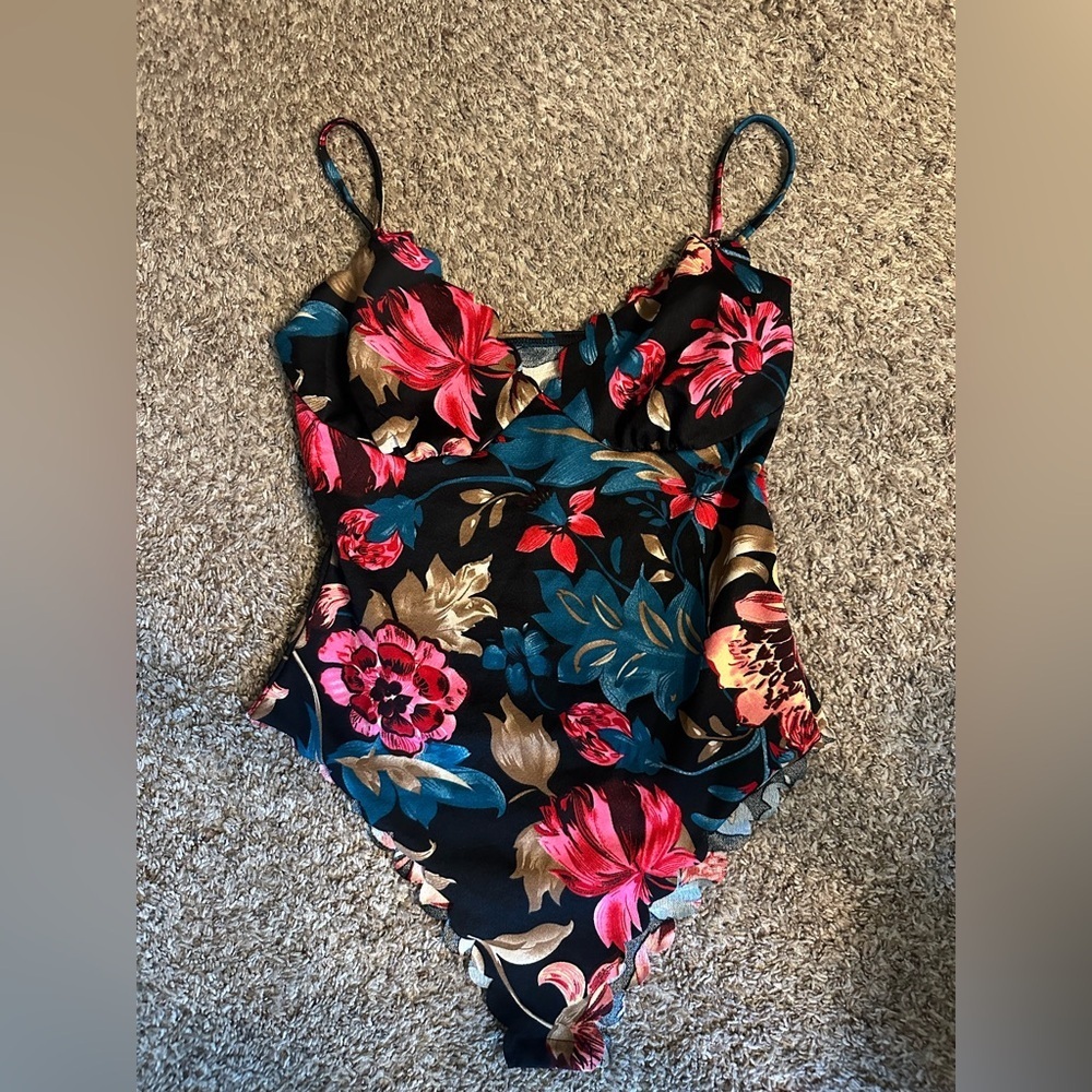 Floral Scalloped Tank Top Style V Neck Body Suit Size Large
